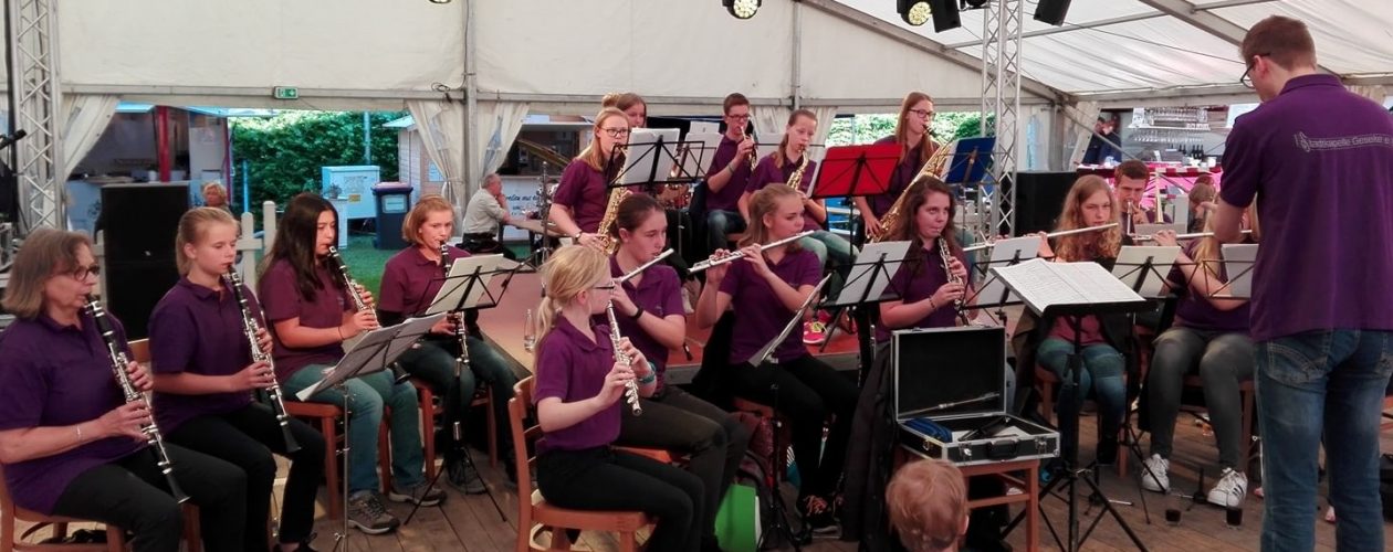 Jugendorchester sorgt für gute Stimmung auf Weinfest